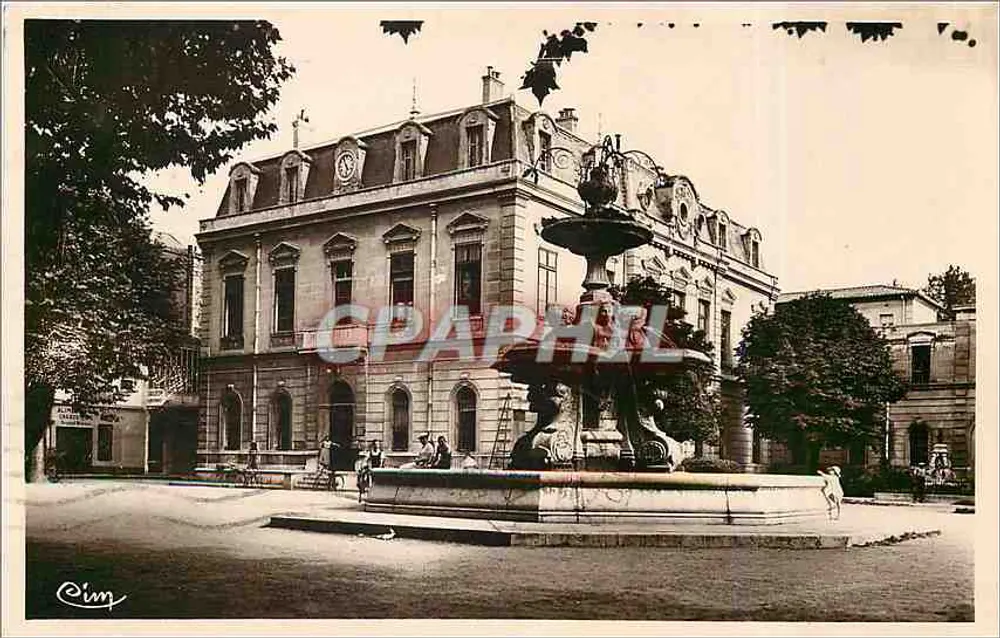 Montélimar — Hotel de Ville e fonte — Editor Cim - Frente