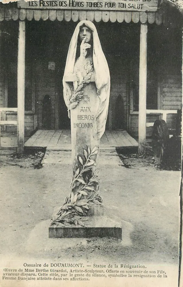 Ossuário de Douaumont — Estátua da Ressignação — Editor Verdus - Frente
