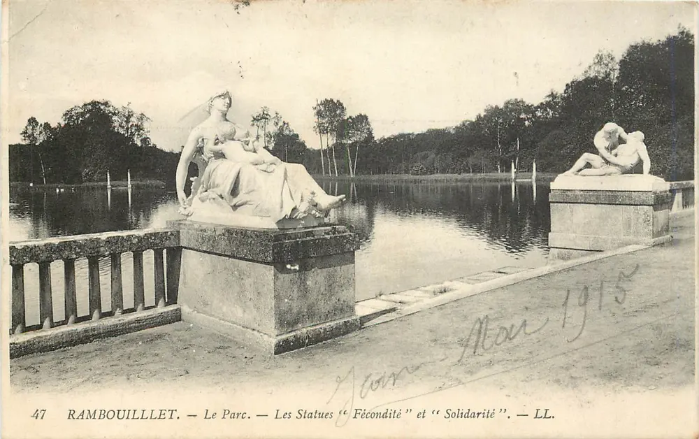 Rambouillet — Le Parc — Les Statues « Fécondité » et « Solidarité » — LL. - Recto