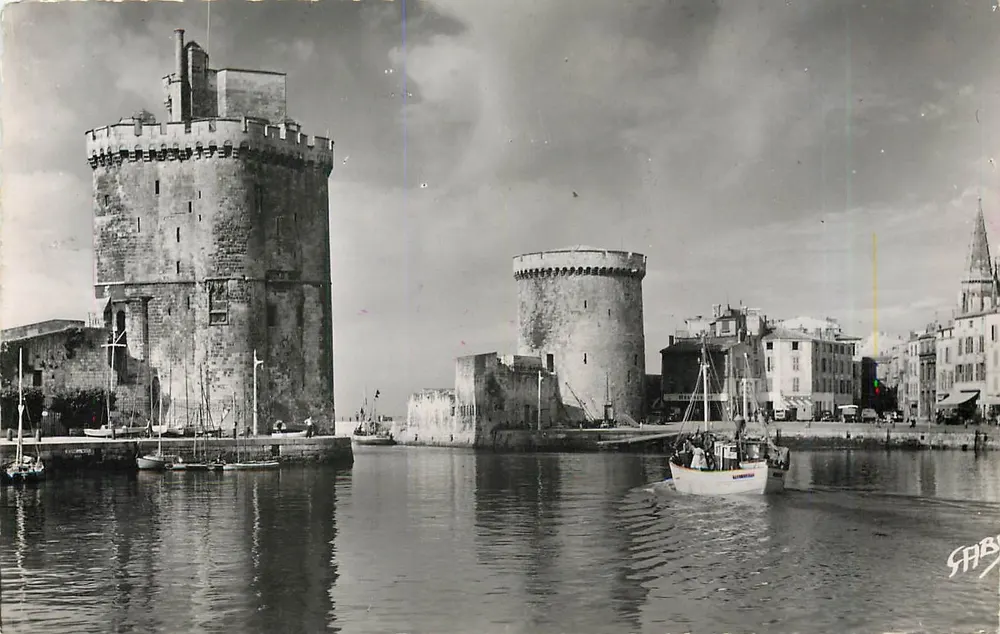 Die Türme des Hafeneingangs — La Rochelle — Editions Caby - Vorderseite
