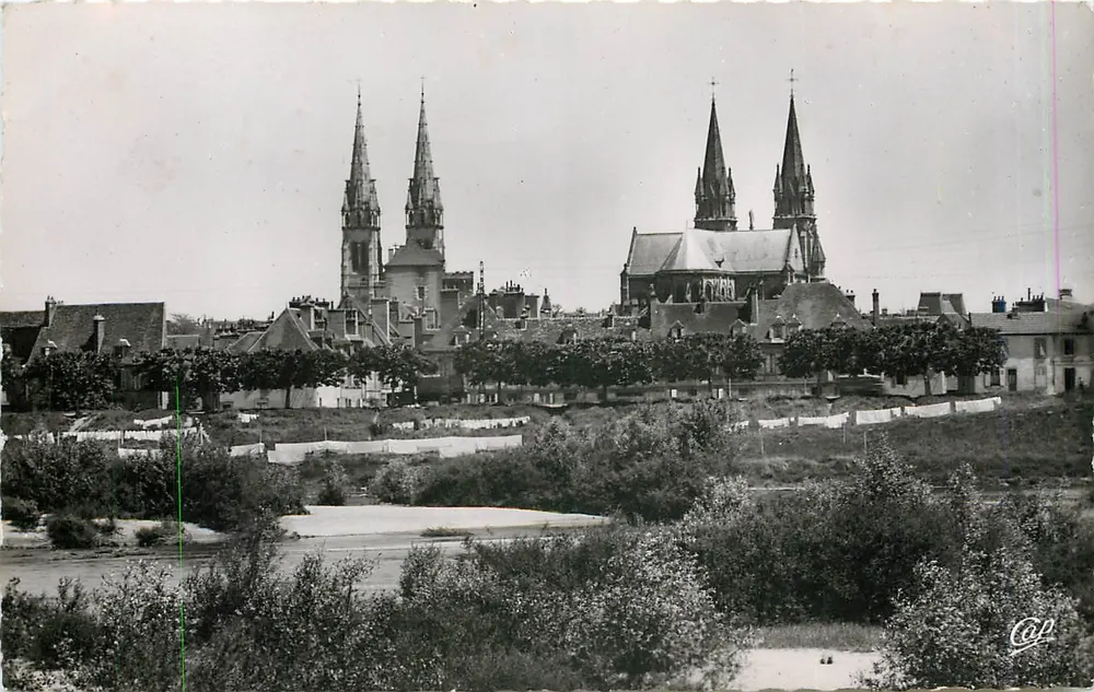 Moulins — Visão geral — Cie des Arts Photomontages, Paris - Frente