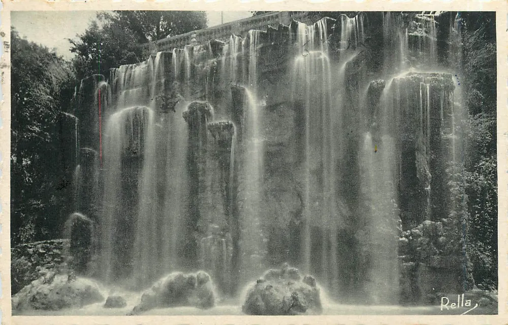 A Cascata do Castelo — Rella, Nice — Fabricação francesa - Frente