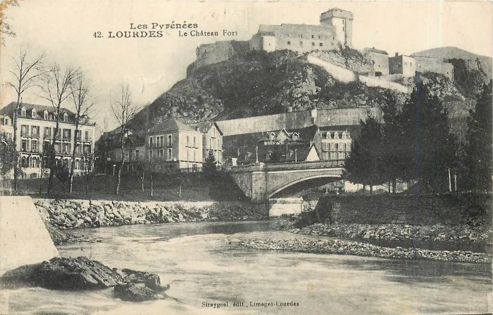 Lourdes — O Castelo Forte — Sireygeol, Limoges-Lourdes - Frente