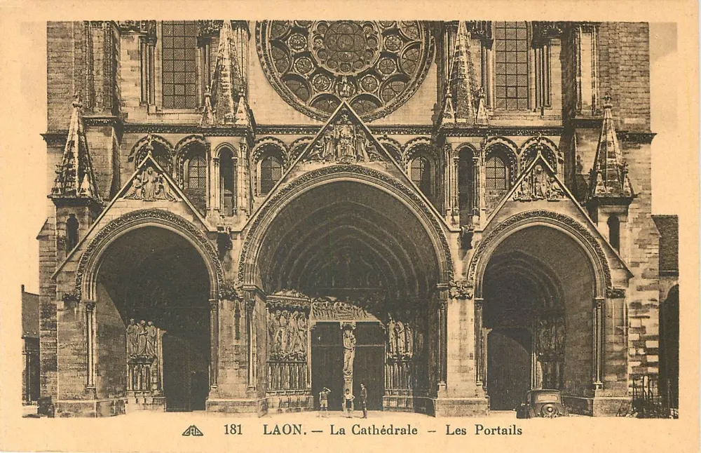 Laon — A Catedral — Os Portais — n° 181 - Frente
