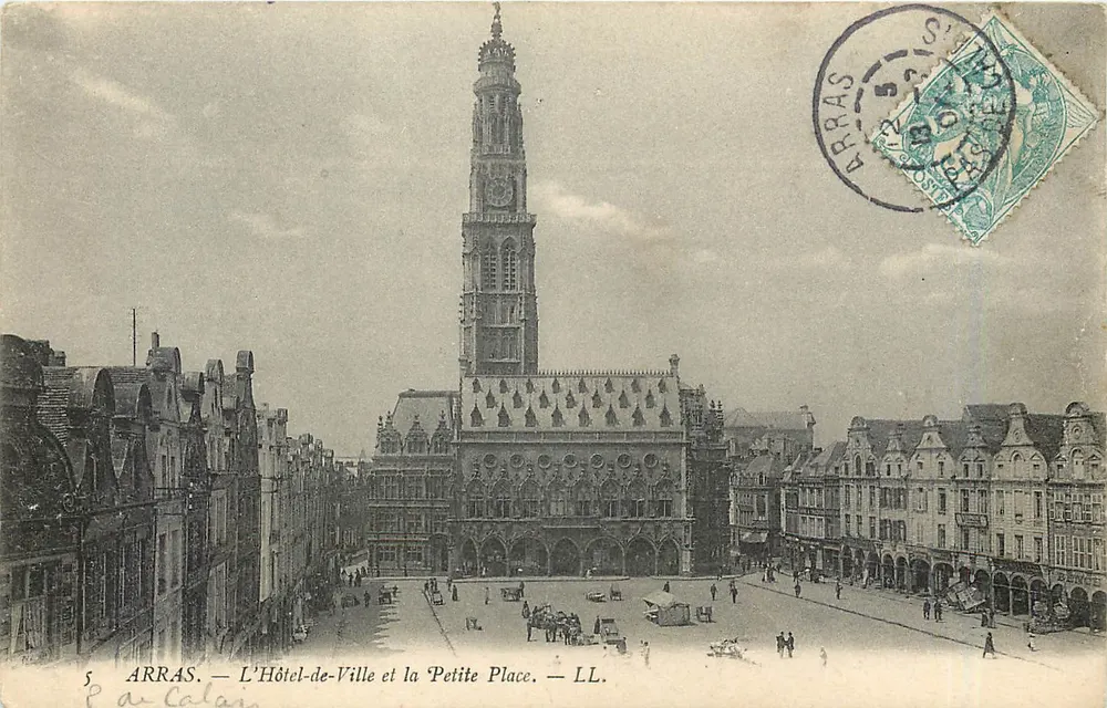 Arras — Das Rathaus und der Kleine Platz — LL. - Vorderseite