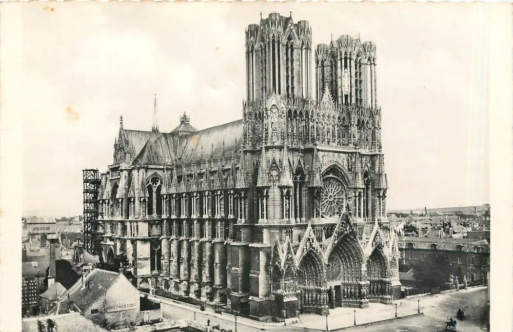 Catedral de Reims — vista da fachada — Ed. Catedral da Catedral, Reims - Frente