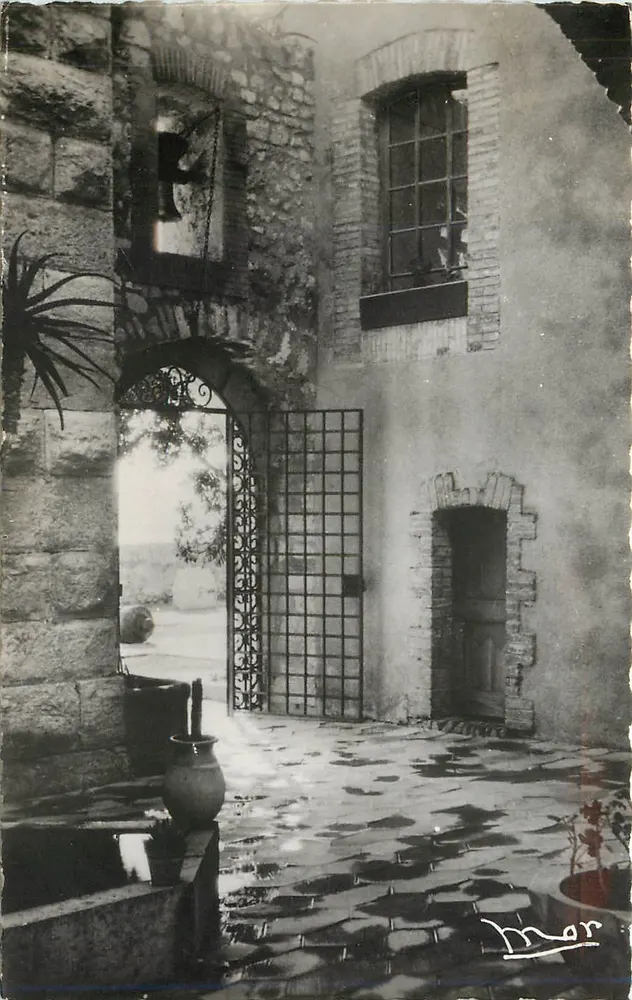 O Museu Grimaldi - A entrada — Antibes, Costa Azul — Éditions Man, Paris - Frente