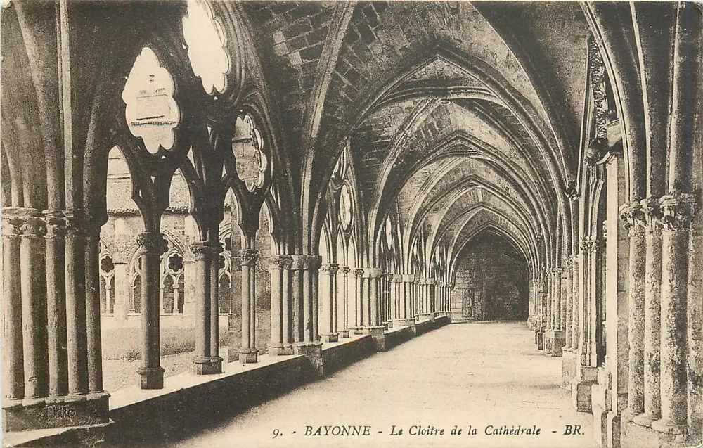 Bayonne - Le Cloître de la Cathédrale — BR. 9. - Frente