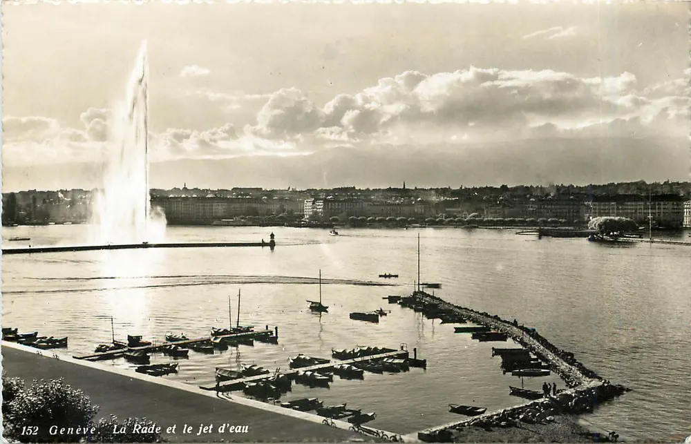 Genebra — A Baía e o jato d'água — Foto Bilhete postal antigo n°152 - Frente