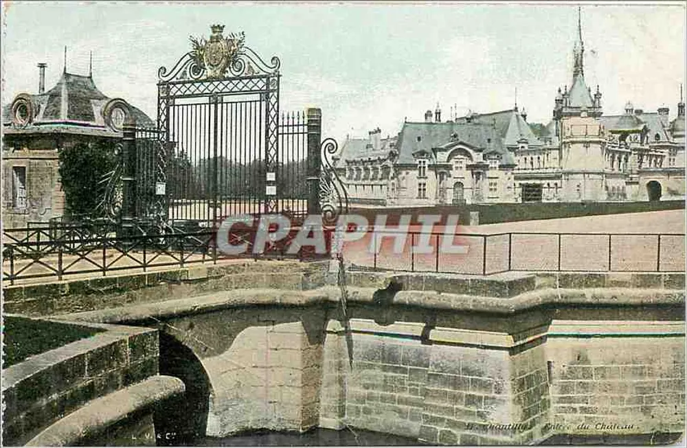 Chamilly — Entrada do Castelo — L.V.R.C. Photo - Frente