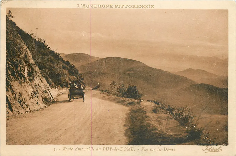 L'Auvergne pittoresque — Route automobile du Puy-de-Dôme — Vue sur les Dômes — Idéal - Recto