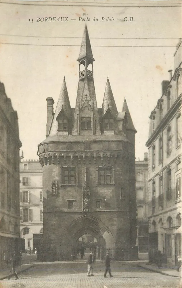 Bordeaux — Porta do Palácio — C.B. - Frente