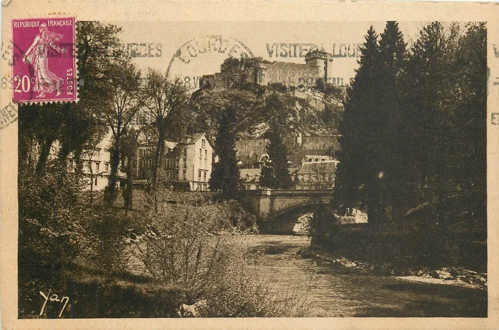 Lourdes — Le Château-Fort et le Gave — Édition E. Quinault, Lourdes - Recto