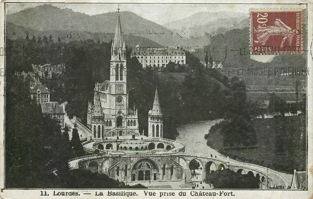 Lourdes — Die Basilika. Ansicht vom Schloss-Fort. - Vorderseite