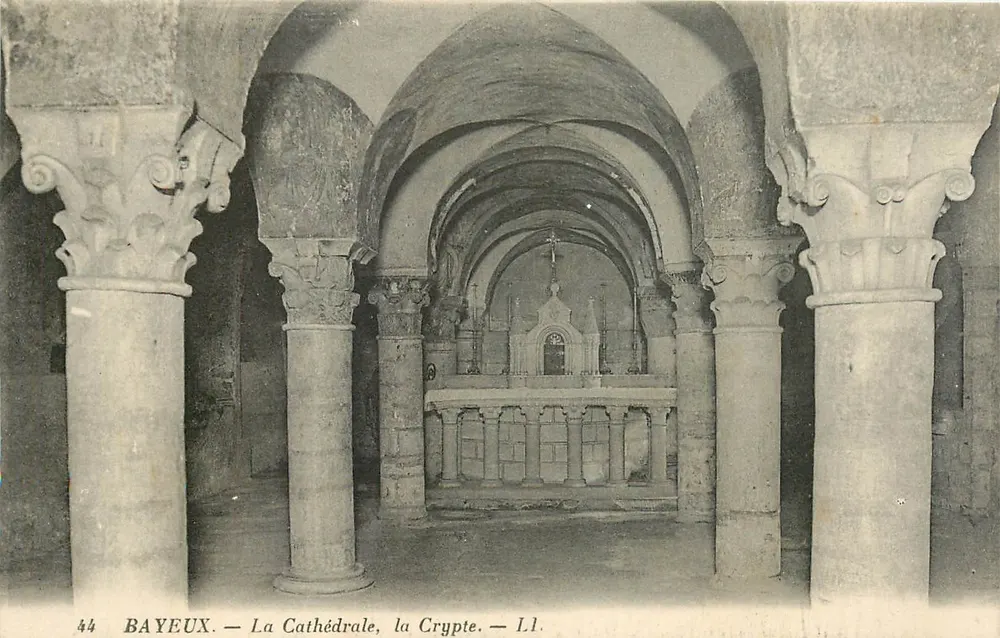 Bayeux — A Catedral, a Cripta — L1. - Frente