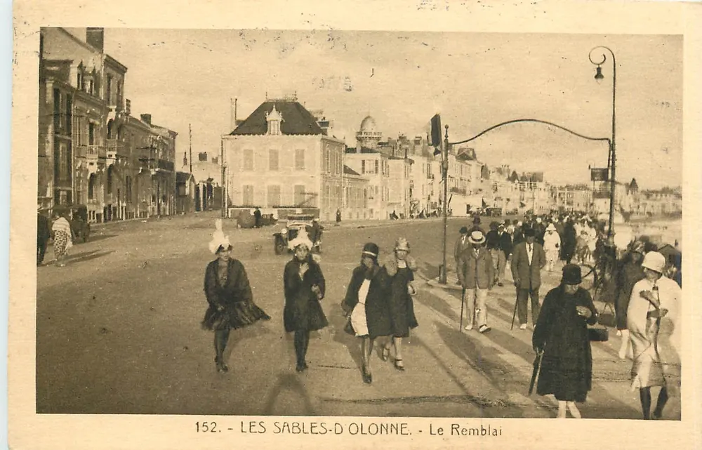 Les Sables-d'Olonne - Le Remblai — Wydawnictwo Galerii Noëlla, nr 152 - Awers