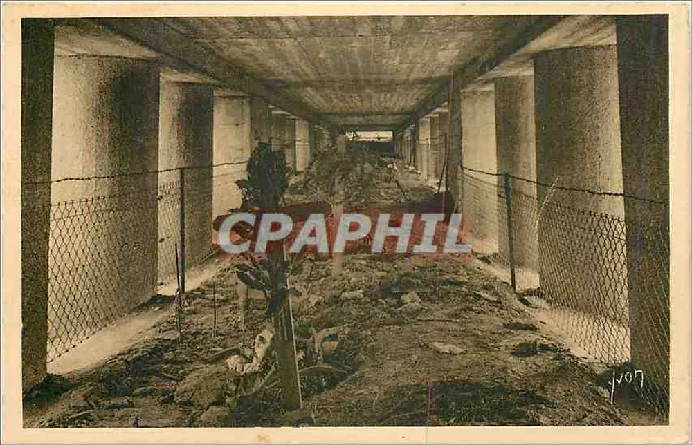 Verdun - Schlachtfelder — Innenansicht des Bayonetten-Monuments — Les Éditions d'Art Martel - Vorderseite