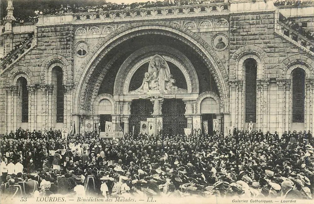 LOURDES — Bênção dos Doentes — Galerias Católicas — Lourdes - Frente