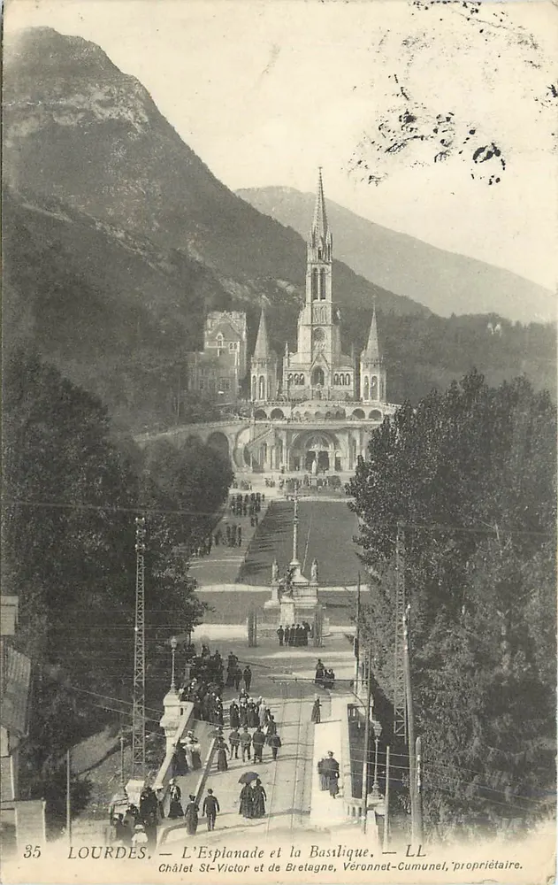 Lourdes — A Esplanada e a Basílica — Véronnet-Cumunel, proprietário - Frente