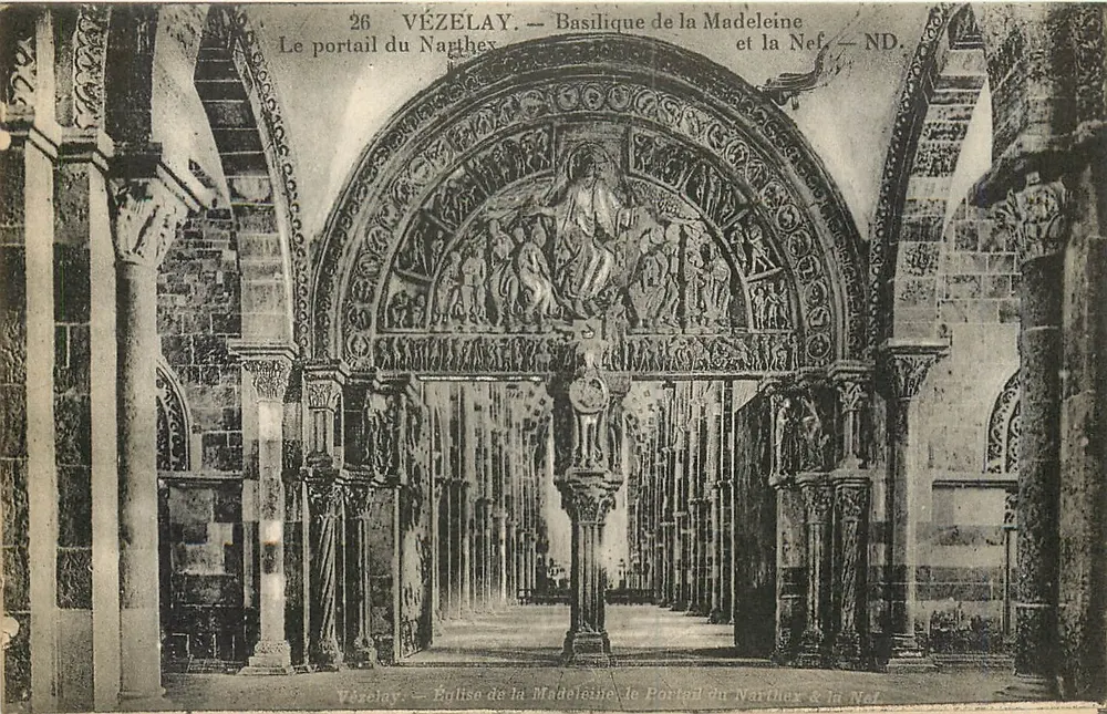Vézelay — Basilique de la Madeleine, das Portal des Narthex und die Nave — ND. - Vorderseite