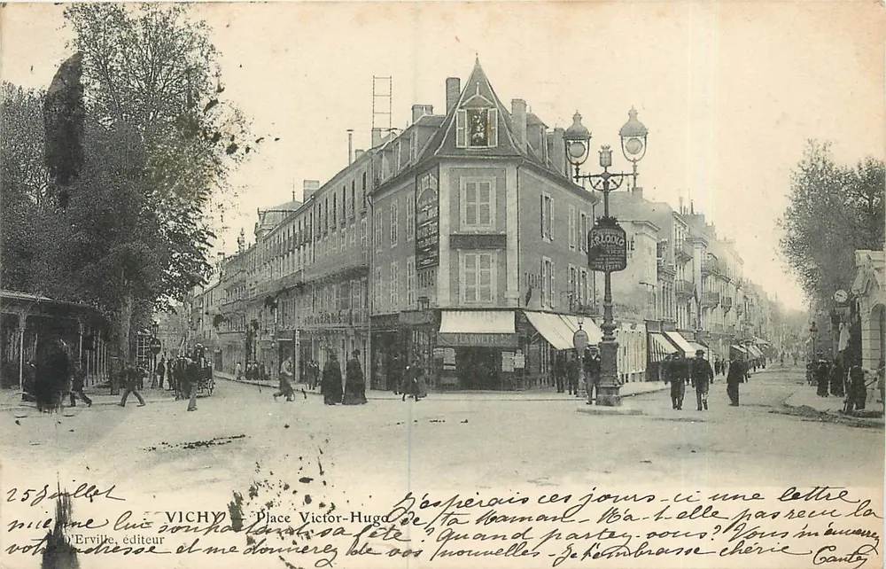 Vichy — Place Victor-Hugo — D'Erville, uitgever, n° 25 - Voorkant