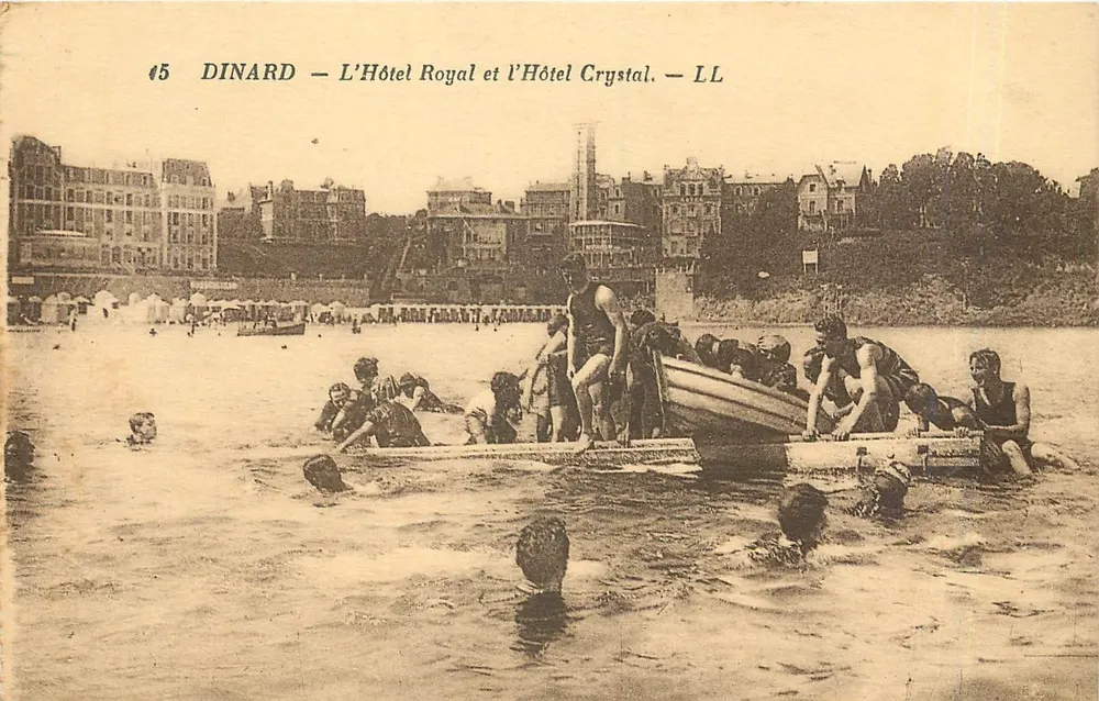 Dinard — L'Hôtel Royal et l'Hôtel Crystal — LL - Recto