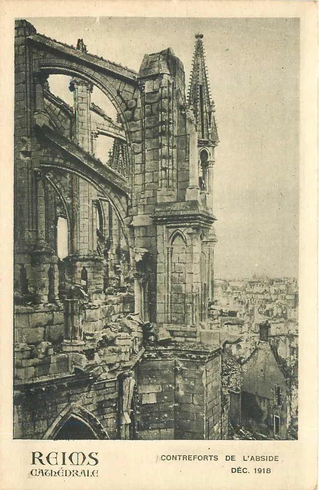 Reims - Contrefortes da abside - Catedral - Dez. 1918 - Frente