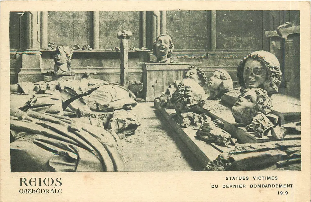 Reims Kathedrale — Statuen Opfer des letzten Bombenangriffs 1919 — N°52 - Vorderseite