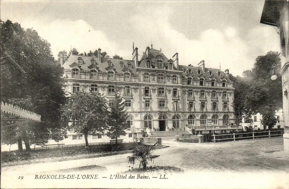 Bagnoles-de-l'Orne — O Hotel dos Banhos — LL. — n°19 - Frente