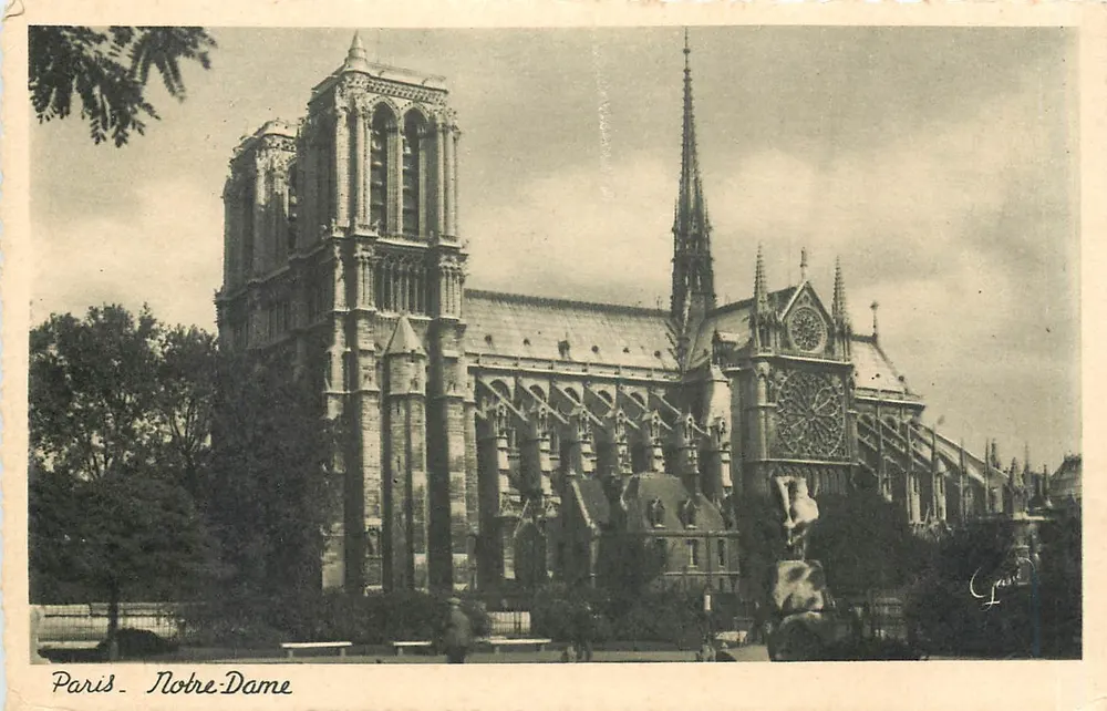 Paris - Notre-Dame — vista da fachada e da torre - Frente