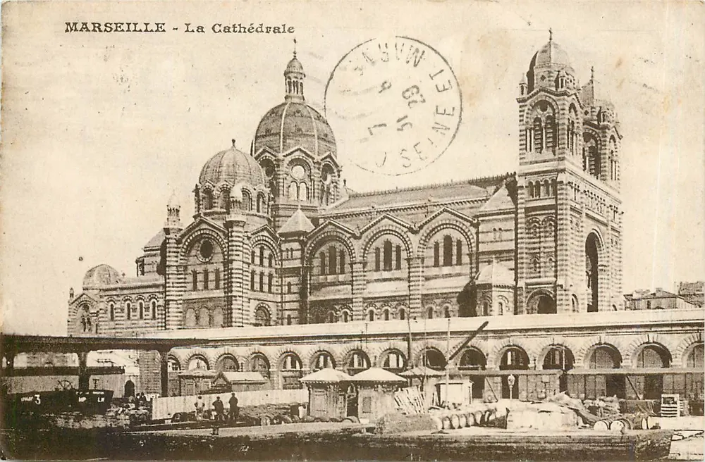 MARSEILLE - A Catedral — vista da catedral Santa Maria Maior com seu domo e torre, editor desconhecido, número de série não visível - Frente