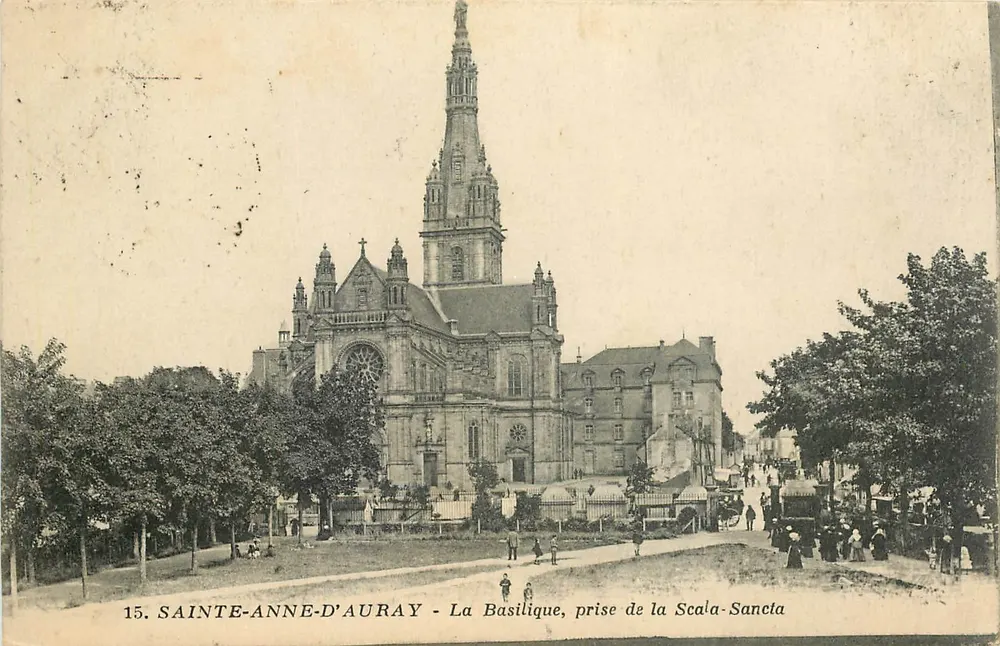Sainte-Anne-d'Auray — La Basilique, prise de la Scala-Sancta — G. A. Taud, éditeur, Nantet - Recto