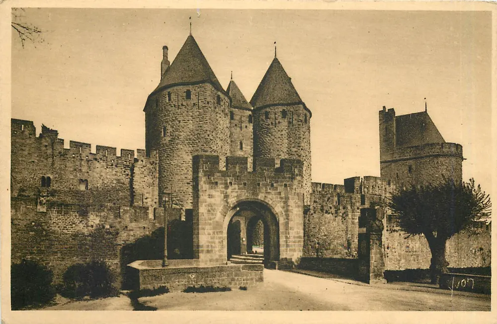 Carcassonne — Entrée de la Cité - Porte Narbonnaise — Les Éditions d'Art Français - Recto