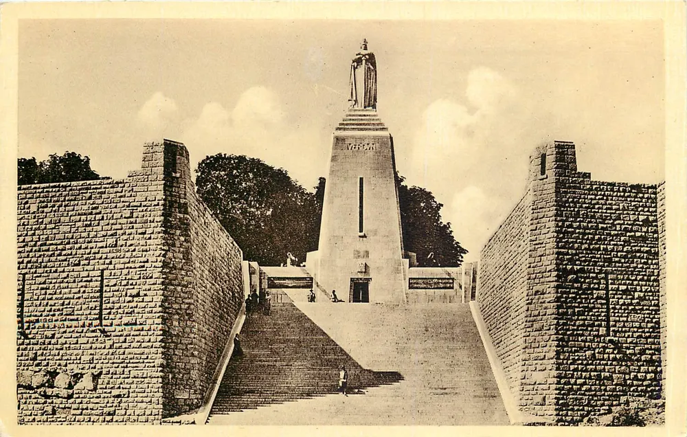 Verdun — Monument op de Overwinning — Léon Chesnay en Jean Boucher - Voorkant