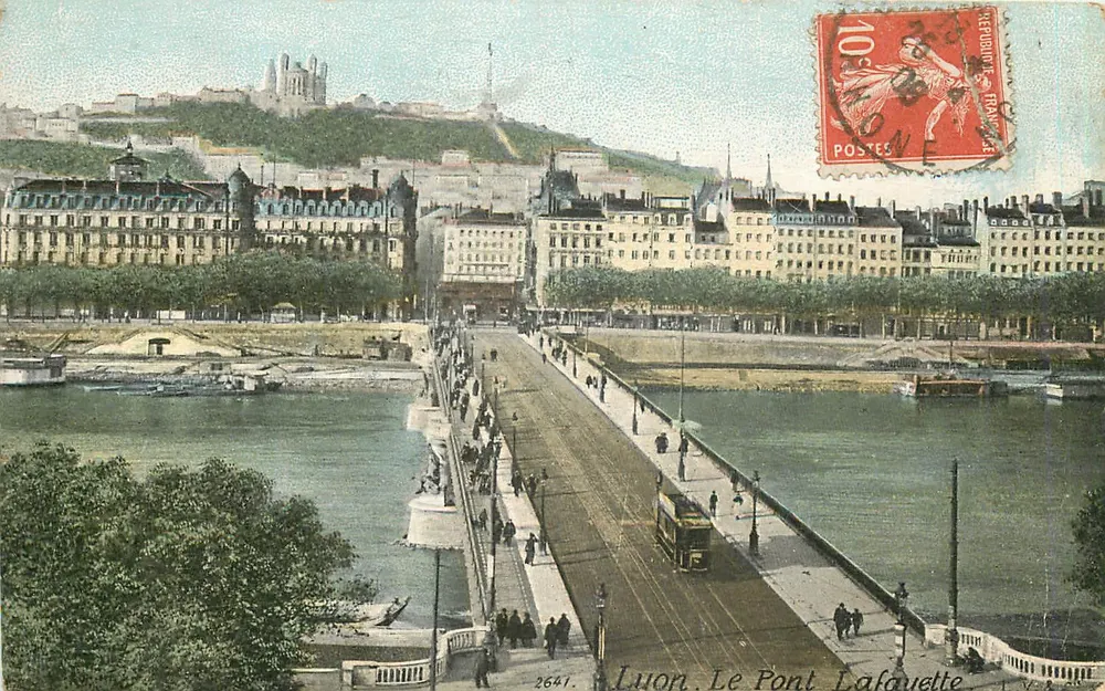 Lyon. O Ponte Lafayette — vista do ponte sobre a Saône com a colina de Fourvière no fundo — editor Méneboult, n° 2641 - Frente