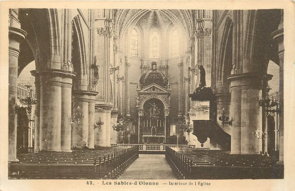 Les Sables-d'Olonne — Interior of the Church — J. Nozais, publisher, 18, avenue du Coteau - Nantes - Front