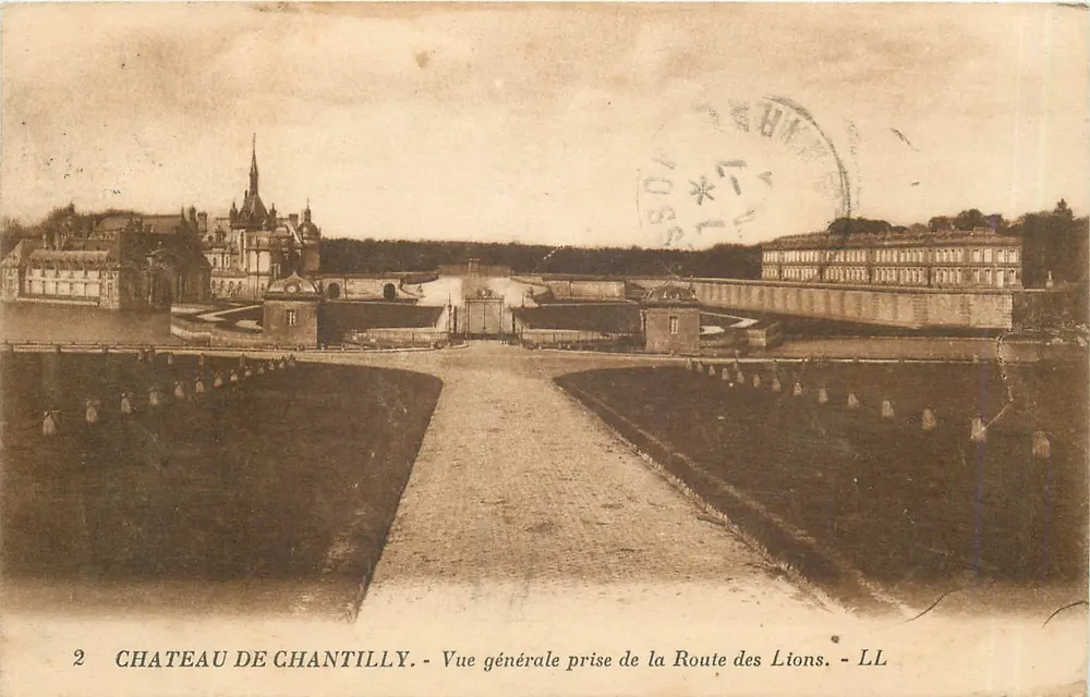 Château de Chantilly — Allgemeiner Blick vom Route des Lions — LL - Vorderseite