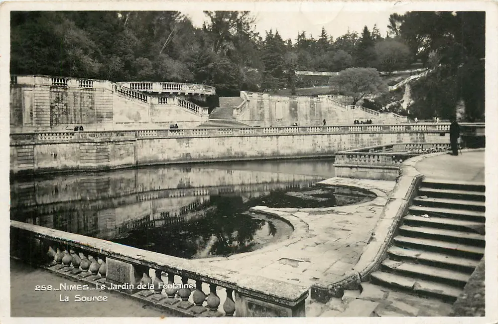 Nîmes - O Jardim da Fontaine - A Fonte — Edições La Glande, n° 258 - Frente