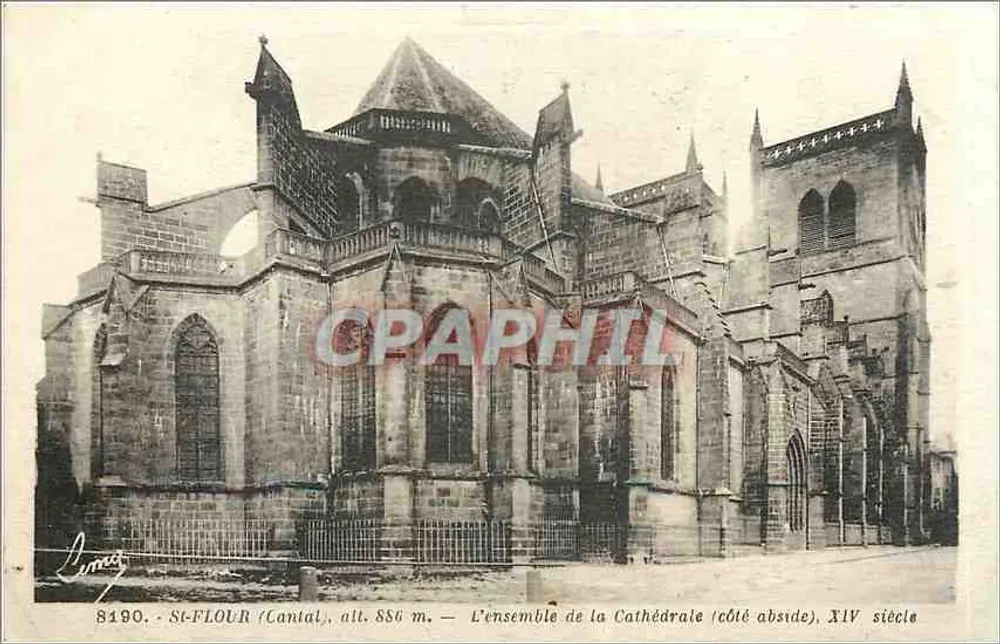 St-Floir (Cantal), alt. 886 m. — Het geheel van de Kathedraal (zijde abt), 14e eeuw - Voorkant