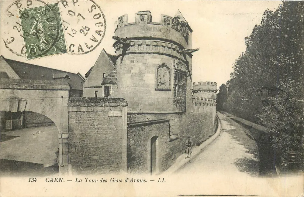 CAEN — A Torre dos Homens de Armas — LL - Frente