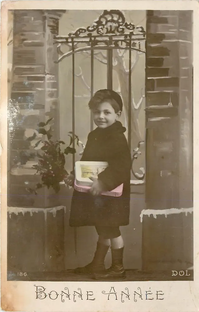 Criança diante da grade — Boa Ano — DOL n°186 - Frente