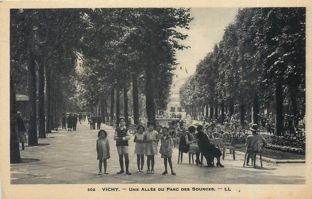 Vichy — Une allée du Parc des Sources — LL, n° 302 - Recto
