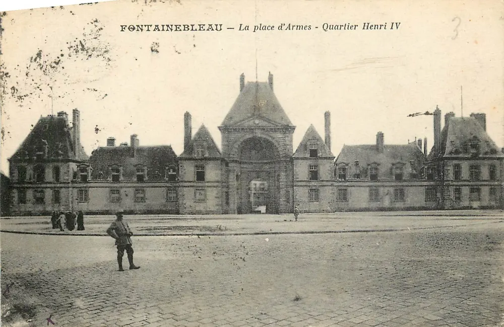 Fontainebleau — La place d'Armes - Quartier Henri IV - Recto