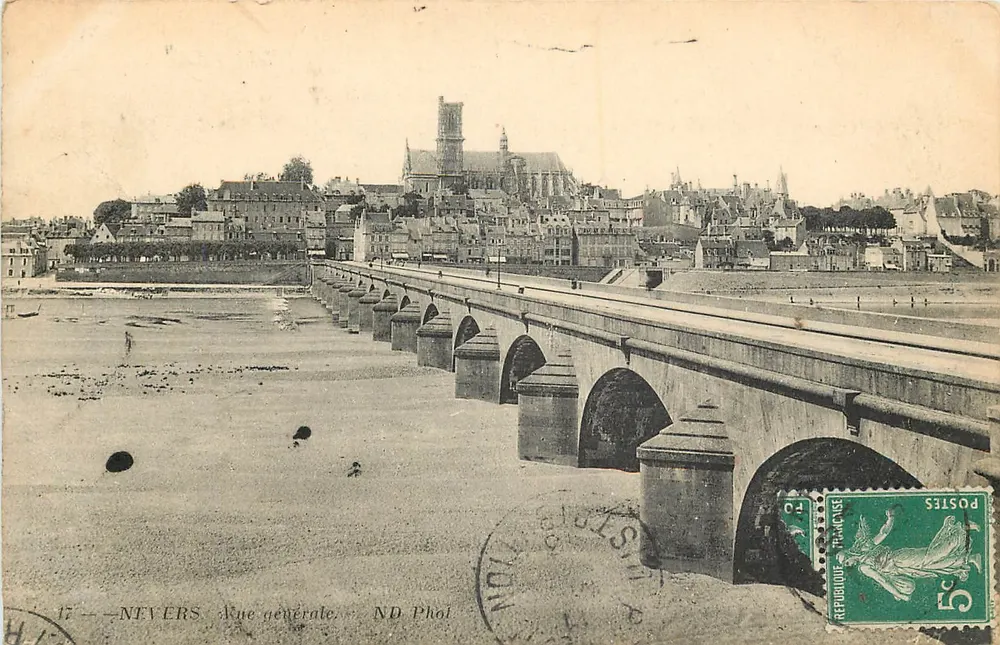 Nevers — Vista geral — ND Phol - Frente