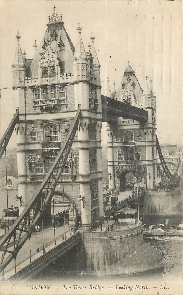 LONDRES — O Tower Bridge — Vista do Norte — LL. - Frente
