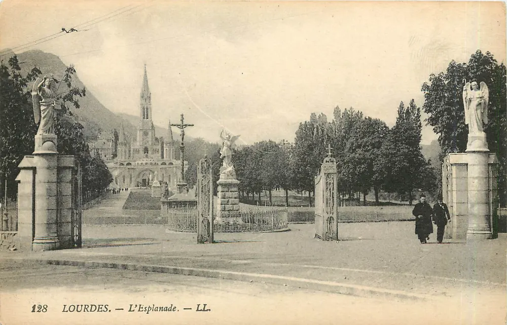 Lourdes — A Esplanada — LL. — N° 128 - Frente
