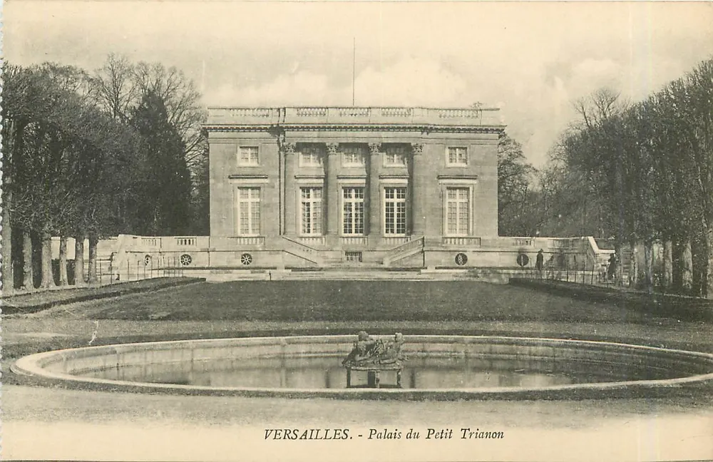 Versailles - Palácio do Petit Trianon — Mine Moreau, edit. Versailles - Frente