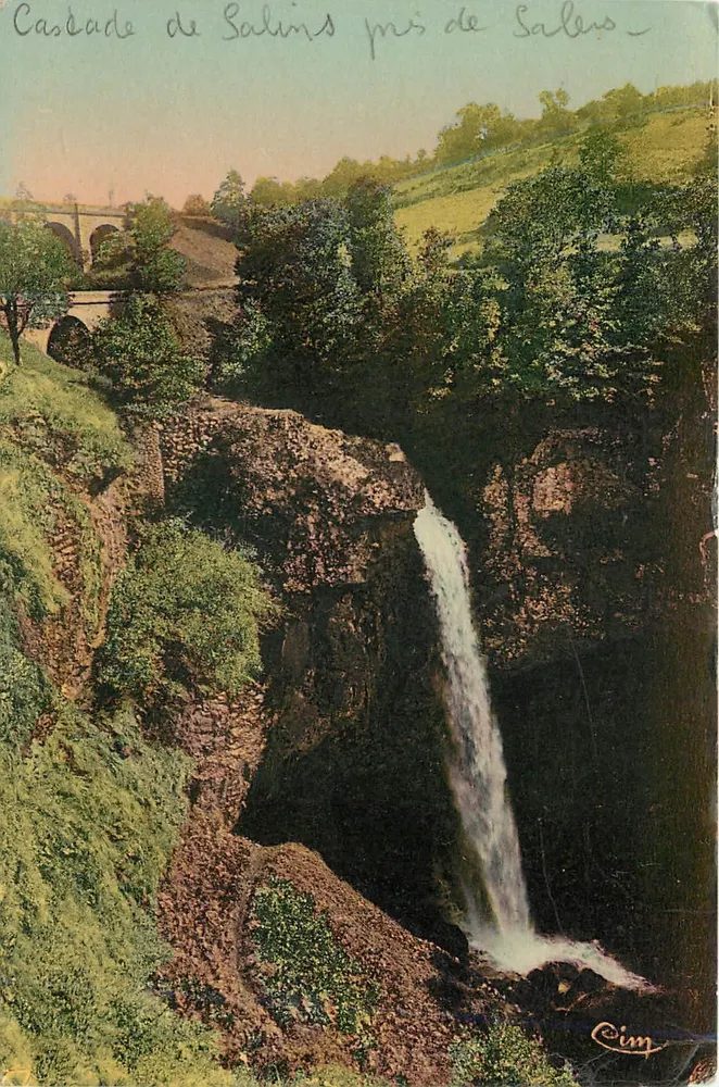 Casca de Salins perto de Salers — Cim - Frente