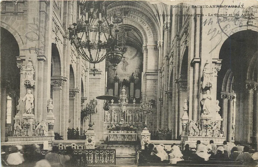 Innenansicht der Basilika - Der Chor und die Amènes — Sainte-Anne-d'Auray - Vorderseite
