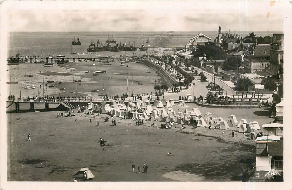Arcachon — A Praia e as Pontas — Real-Photo P. Strasbourg - Frente
